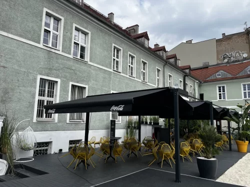 markiza-wolnostojaca-ogrodek-restauracji