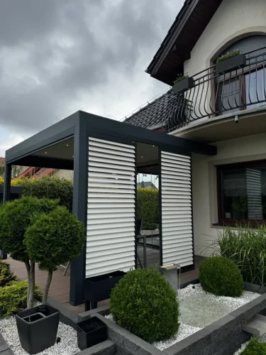 zabudowa-szklana-shutters-biale-taras