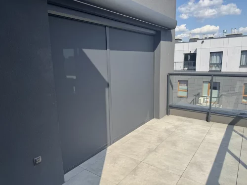 screen-zewnetrzny-grafitowy-balkon