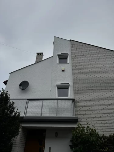 roleta-zewnetrzna-natynkowa-naped-solarny-dom